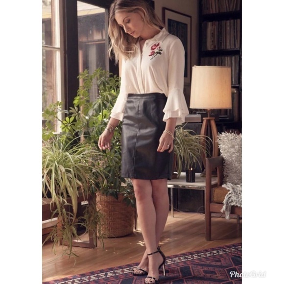 Cupcakes & Cashmere Kymberly Embroidered Blouse S - Picture 3 of 11